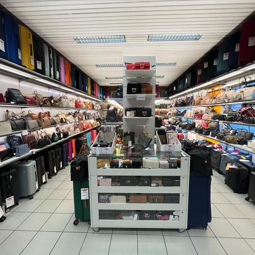 Interno Le Sac Outlet Via Carnevali 13 - Milano